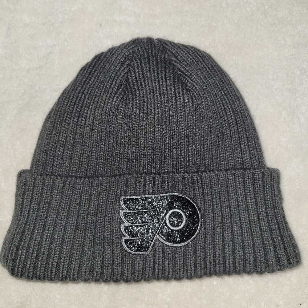 New Era Women's Gray Sparkle Logo Philadelphia Flyers Knit Hat